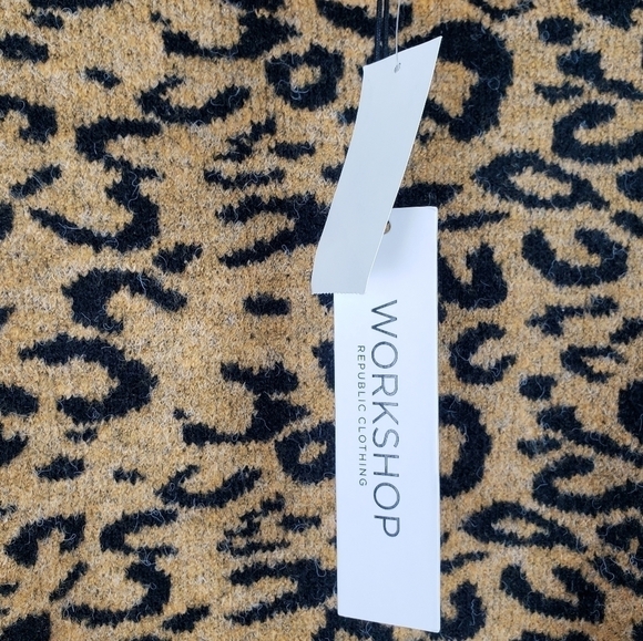 WORKSHOP cheetah sweater mock neck - Picture 4 of 4